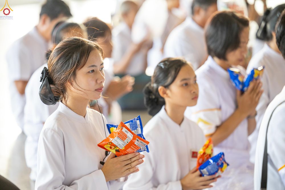 ภาพ No.318159:วันอาทิตย์ต้นเดือนที่ 5 เมษายน พ.ศ.2569 พิธีตักบาตร ณ บ้านแก้วเรือนทองคุณยายอาจารย์ฯ วัดพระธรรมกาย