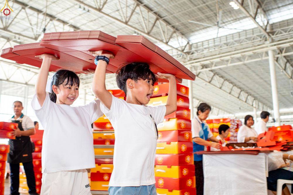 ภาพ No.320599:วันที่ 10 เมษายน พ.ศ.2569 การเตรียมกล่องไทยธรรม เพื่องานถวายมหาสังฆทาน 40,000 กว่าวัดทั่วประเทศ วันคุ้มครองโลก 22 เมษายน พ.ศ.2569 วัดพระธรรมกาย