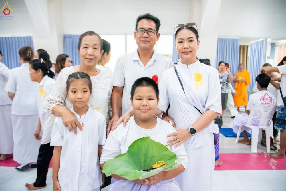 ภาพ No.320091:วันเสาร์ที่ 4 เมษายน 2569 พิธีตัดปอยผม ขอขมาผู้ปกครอง  มอบบาตร-ผ้าไตร และพิธีบรรพชาสามเณร 87 รูป  ณ ศูนย์ปฏิบัติธรรมระยอง(บ้านช่องลม)  ต.บางบุตร อ.บ้านค่าย จ.ระยอง