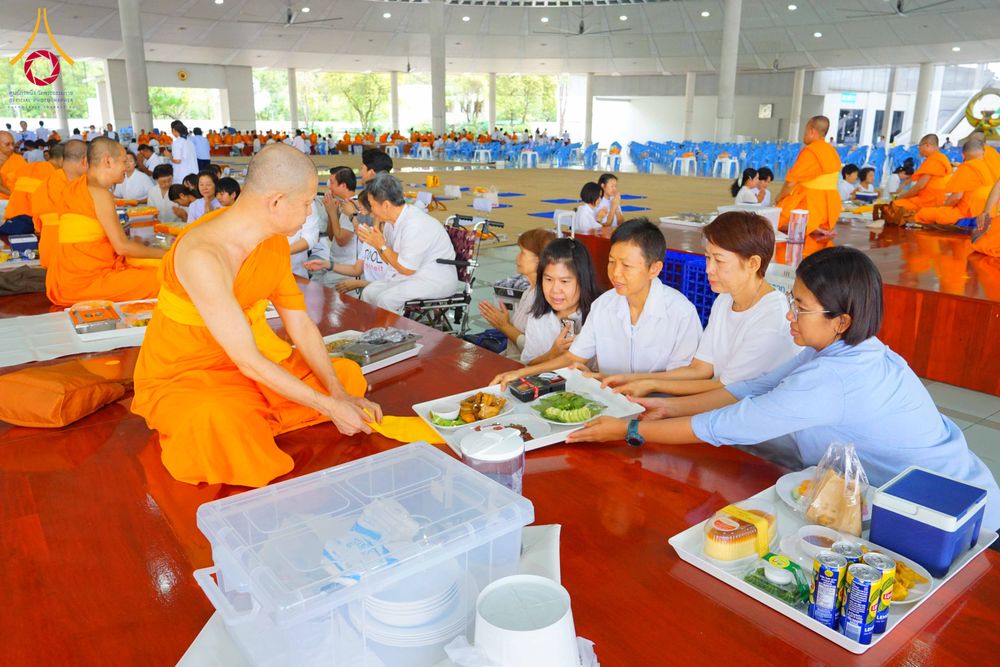 ภาพ No.316435:วันเสาร์ที่ 21 มีนาคม พ.ศ.2569 พิธีถวายภัตตาหารเมนูสวรรค์ เพื่อการบรรลุธรรม ณ หอฉันคุณยายอาจารย์ฯ วัดพระธรรมกาย