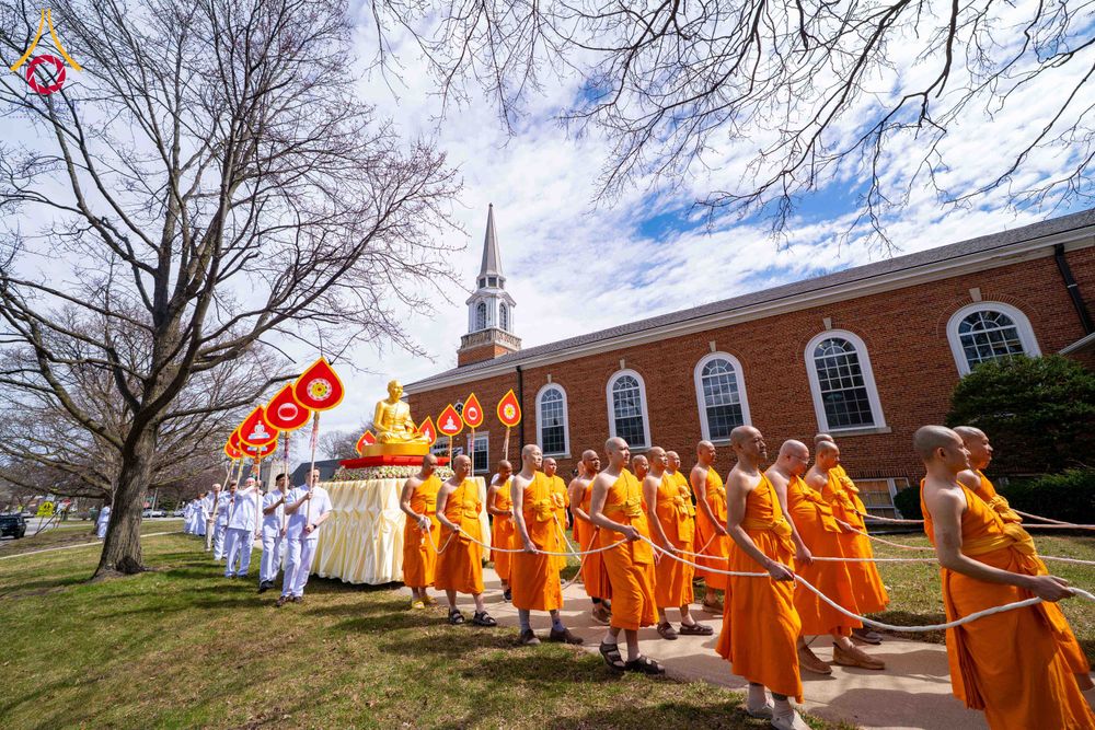 ภาพ No.319093:วันที่ 29 มีนาคม พ.ศ.2569 พิธีอัญเชิญรูปหล่อพระมงคลเทพมุนี (สด จนฺทสโร) ประดิษฐาน ณ ห้องปฏิบัติธรรม “มงคลรัตนโชติ”  วัดพระธรรมกายชิคาโก ประเทศสหรัฐอเมริกา