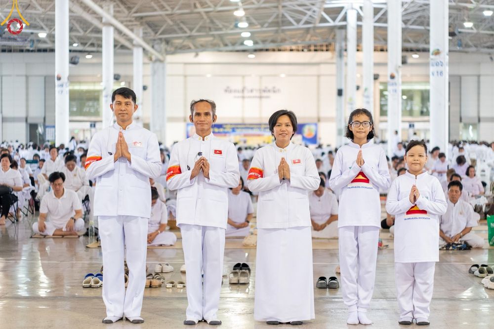 ภาพ No.136780:พิธีตักบาตร พิธีบูชาข้าวพระ ในวันอาทิตย์ต้นเดือนที่ 5 พฤษภาคม พ.ศ. 2567 ณ วัดพระธรรมกาย จ.ปทุมธานี