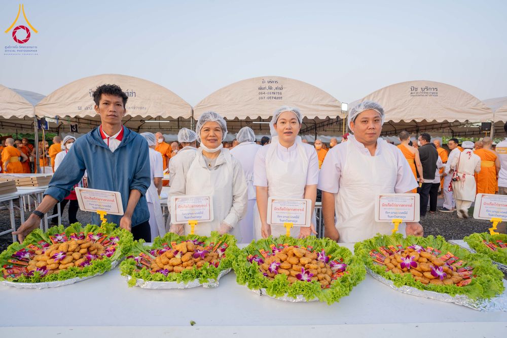 ภาพ No.295926:วันที่ 17 มกราคม พ.ศ. 2569 พิธีถวายภัตตาหารเป็นสังฆทาน แด่พระธรรมยาตรา ณ วัดโบสถ์บน ต.บางคูเวียง จ.นนทบุรี อนุสรณ์สถานลำดับที่ 4 สถานที่เกิดด้วยกายธรรม ในโครงการธรรมยาตรา กตัญญูบูชา มหาปูชนียาจารย์ พระมงคลเทพมุนี(สด จนฺทสโร) พระผู้ปราบมาร อนุสรณ์สถาน 7 แ