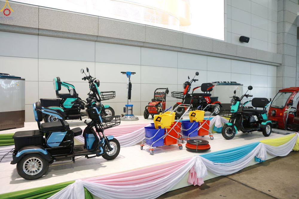 ภาพ No.280484:วันที่ 28 ธันวาคม พ.ศ.2568 พิธีถวายอุปกรณ์ทำความสะอาด ณ ห้องแก้วสารพัดนึก วัดพระธรรมกาย