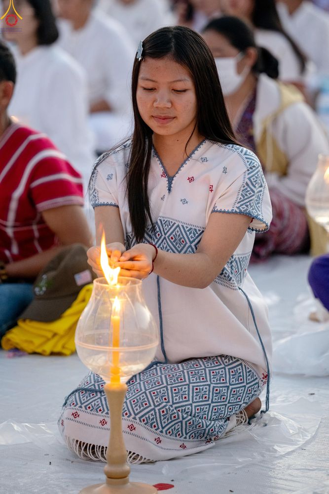 ภาพ No.302207:วันที่ 23 มกราคม พ.ศ. 2569 พิธีจุดประทีปธรรมถวายเป็นพุทธบูชา (ภาพชุดที่ 2) และบูชาธรรมมหาปูชนียาจารย์  ณ อนุสรณ์สถานลำดับที่ 5 สถานที่เผยแผ่วิชชาธรรมกายครั้งแรก อนุสรณ์สถานบางปลา วัดบางปลา อำเภอบางเลน จังหวัดนครปฐม ในโครงการธรรมยาตรา กตัญญูบูชา มหาปูชนีย