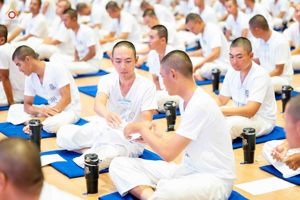 ภาพ No.341528:วันที่ 26 กรกฎาคม พ.ศ. 2569 โครงการพัฒนาคุณธรรม จริยธรรม สำหรับนักเรียนนายสิบตำรวจ (นสต.) รุ่นที่ 17 ศูนย์ฝึกอบรมตำรวจภูธรภาค 1 ได้จัดกิจกรรม  จุดเทียนรวมใจและปฏิบัติธรรมเจริญสมาธิภาวนา เพื่อน้อมอุทิศถวายเป็นพระราชกุศลฯ ณ ศูนย์ปฏิบัติธรรมเวิล์ดพีช วัลเล่