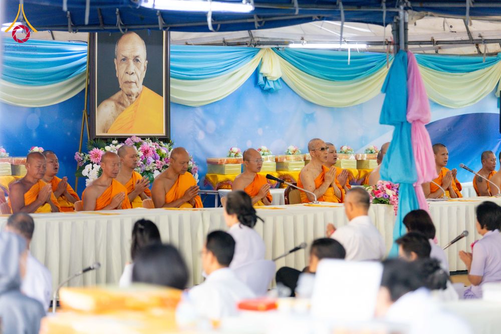 ภาพ No.289833:วันที่ 8 มกราคม พ.ศ. 2569 พิธีถวายภัตตาหารเป็นสังฆทาน แด่พระธรรมยาตรา ณ อนุสรณ์สถานคลองบางนางแท่น อ.สามพราน จ.นครปฐม ในโครงการธรรมยาตรา กตัญญูบูชา มหาปูชนียาจารย์ พระมงคลเทพมุนี(สด จนฺทสโร) พระผู้ปราบมาร อนุสรณ์สถาน 7 แห่ง ปีที่ 14