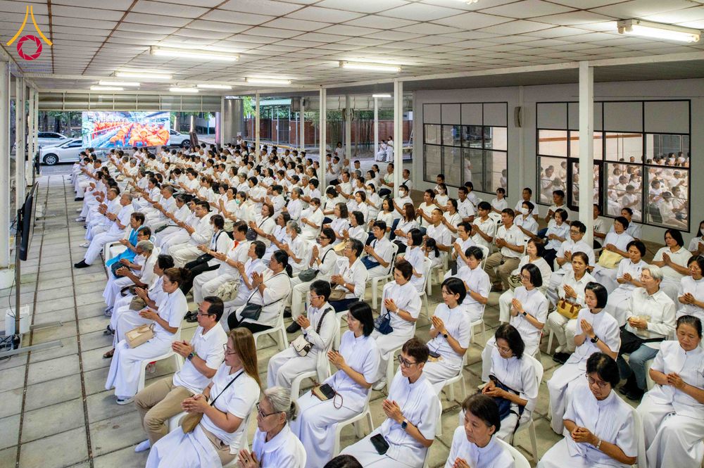 ภาพ No.314914:วันอาทิตย์ที่ 22 มีนาคม พ.ศ. 2569 พิธีบำเพ็ญกุศล คุณพ่อณรงค์ จินตมากุล  สิริอายุ 99 ปี 11 เดือน โยมบิดา พระครูปลัดรัตนวีรวัฒน์ (รังสฤษดิ์ อิทฺธิจินตโก) ที่ปรึกษาเจ้าคณะจังหวัดปทุมธานี เจ้าอาวาสวัดพระธรรมกาย  ณ ห้องปลูกศรัทธา 2 วัดพระธรรมกาย ปทุมธานี