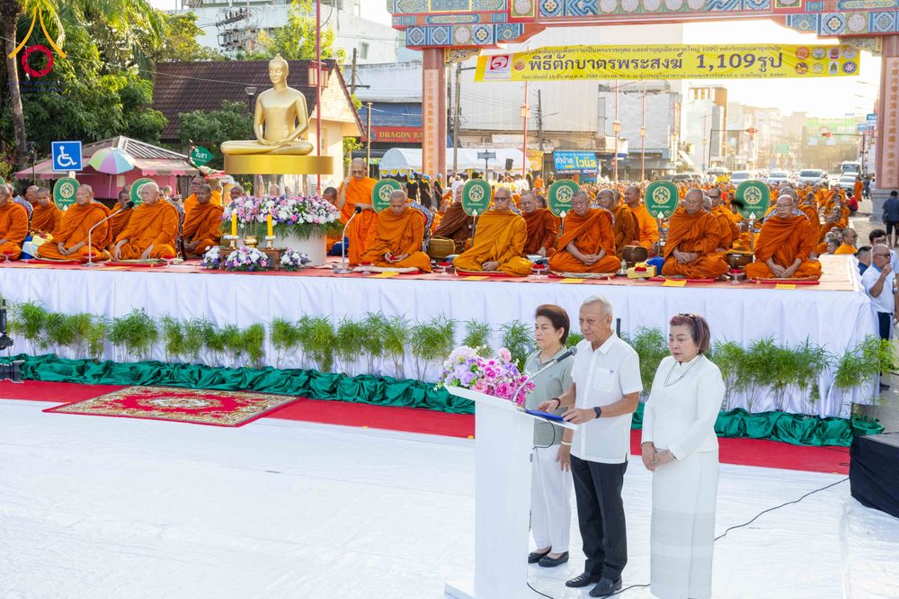 ภาพ No.313884:วันอาทิตย์ที่ 14 มีนาคม พ.ศ. 2569 ทำบุญเมืองหาดใหญ่ตักบาตรพระ 1,109 รูป เติมบุญใหญ่ หลังวิกฤตมหาอุทกภัย ณ ซุ้มประตูไชน่าทาวน์ ถนนศุภสารรังสรรค์ อ.หาดใหญ่ จ.สงขลา