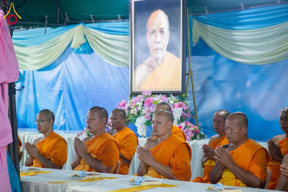 ภาพ No.300202:วันที่ 22 มกราคม พ.ศ. 2569 พิธีถวายภัตตาหารเป็นสังฆทาน แด่พระธรรมยาตรา ณ อนุสรณ์สถานบางปลา วัดบางปลา อำเภอบางเลน จังหวัดนครปฐม ในโครงการธรรมยาตรา กตัญญูบูชา มหาปูชนียาจารย์ พระมงคลเทพมุนี(สด จนฺทสโร) พระผู้ปราบมาร อนุสรณ์สถาน 7 แห่ง ปีที่ 14