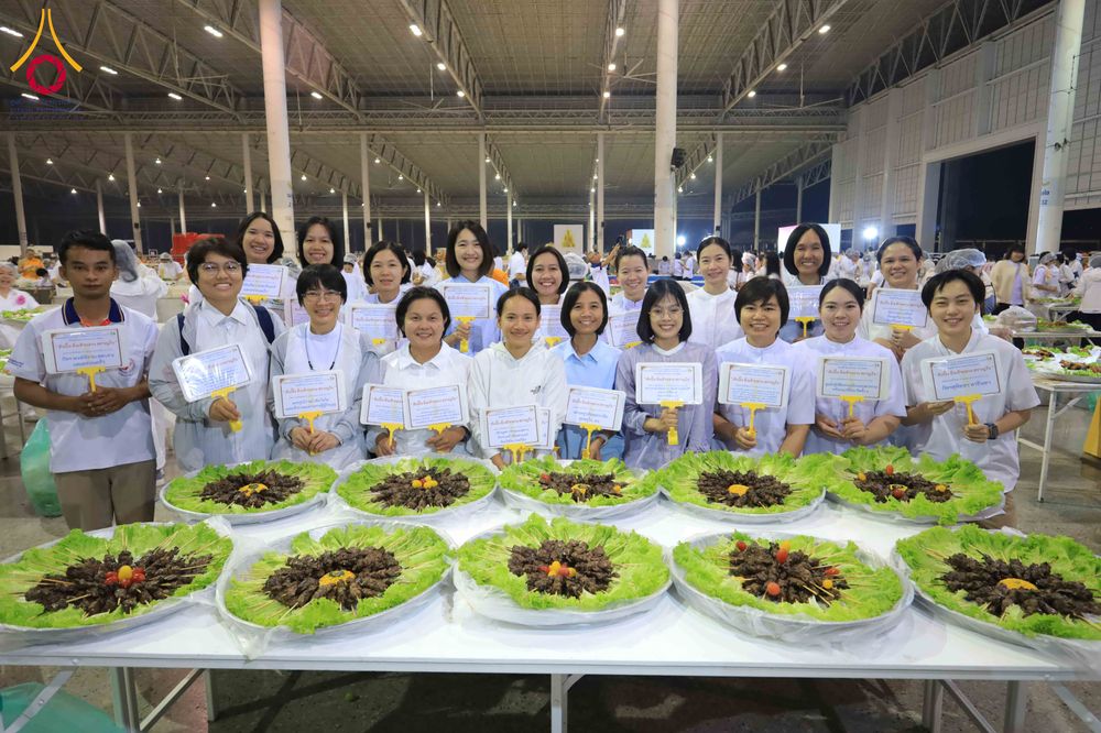 ภาพ No.303778:วันที่ 28 มกราคม พ.ศ. 2569 พิธีถวายภัตตาหารเป็นสังฆทาน แด่พระธรรมยาตรา ณ วัดพระธรรมกาย  จังหวัดปทุมธานี ในโครงการธรรมยาตรา กตัญญูบูชา มหาปูชนียาจารย์ พระมงคลเทพมุนี(สด จนฺทสโร) พระผู้ปราบมาร อนุสรณ์สถาน 7 แห่ง ปีที่ 14