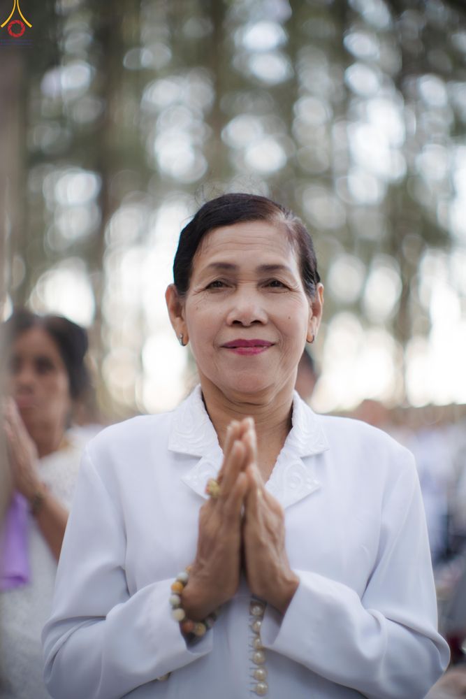 ภาพ No.290075:วันที่ 6 มกราคม พ.ศ. 2569 พิธีจุดประทีปถวายเป็นพุทธบูชา และบูชาธรรมมหาปูชนียาจารย์ (ภาพชุดที่ 2) ณ อนุสรณ์สถานมหาวิหารพระมงคลเทพมุนี (โลตัสแลนด์) อ.สองพี่น้อง จ.สุพรรณบุรี ในโครงการธรรมยาตรา กตัญญูบูชา มหาปูชนียาจารย์ พระมงคลเทพมุนี(สด จนฺทสโร) พระผู้ปรา