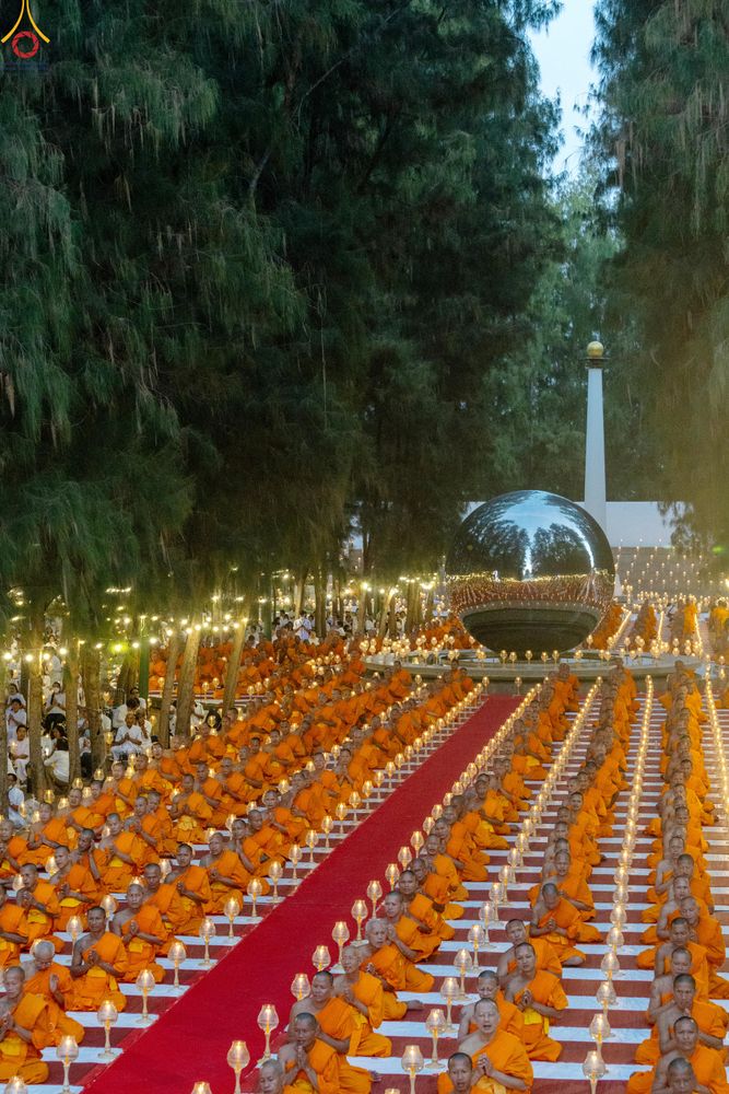 ภาพ No.290190:วันที่ 6 มกราคม พ.ศ. 2569 พิธีจุดประทีปถวายเป็นพุทธบูชา และบูชาธรรมมหาปูชนียาจารย์ (ภาพชุดที่ 2) ณ อนุสรณ์สถานมหาวิหารพระมงคลเทพมุนี (โลตัสแลนด์) อ.สองพี่น้อง จ.สุพรรณบุรี ในโครงการธรรมยาตรา กตัญญูบูชา มหาปูชนียาจารย์ พระมงคลเทพมุนี(สด จนฺทสโร) พระผู้ปรา