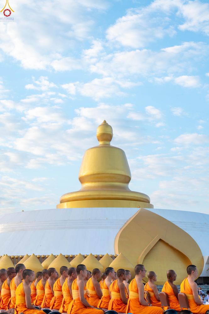 ภาพ No.302430:วันที่ 24 มกราคม พ.ศ. 2569 พิธีตักบาตรพระธรรมยาตรา ณ อนุสรณ์สถานลำดับที่ 5 สถานที่เผยแผ่วิชชาธรรมกายครั้งแรก อนุสรณ์สถานบางปลา วัดบางปลา อำเภอบางเลน จังหวัดนครปฐม ในโครงการธรรมยาตรา กตัญญูบูชา มหาปูชนียาจารย์ พระมงคลเทพมุนี(สด จนฺทสโร) พระผู้ปราบมาร อนุส