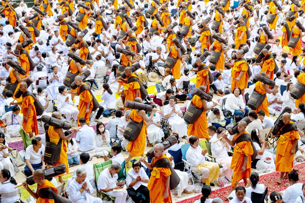 ภาพ No.287890:วันที่ 3 มกราคม พ.ศ. 2569 พิธีต้อนรับพระธรรมยาตรา ครั้งที่ 2 (ภาพชุดที่ 2) ในโครงการธรรมยาตรา กตัญญูบูชา มหาปูชนียาจารย์ พระมงคลเทพมุนี(สด จนฺทสโร) พระผู้ปราบมาร อนุสรณ์สถาน 7 แห่ง ปีที่ 14 ณ อนุสรณ์สถานมหาวิหารพระมงคลเทพมุนี (โลตัสแลนด์) อ.สองพี่น้อง จ.