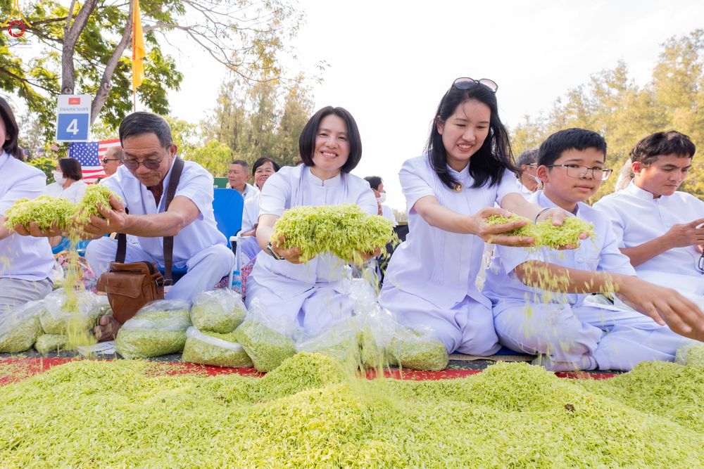 ภาพ No.304045:วันที่ 25 มกราคม พ.ศ. 2569 พิธีต้อนรับพระธรรมยาตรา  รร.สามัคคีราษฏร์บำรุง-วัดพระธรรมกาย ในโครงการธรรมยาตรา กตัญญูบูชา มหาปูชนียาจารย์ พระมงคลเทพมุนี(สด จนฺทสโร) พระผู้ปราบมาร อนุสรณ์สถาน 7 แห่ง ปีที่ 14