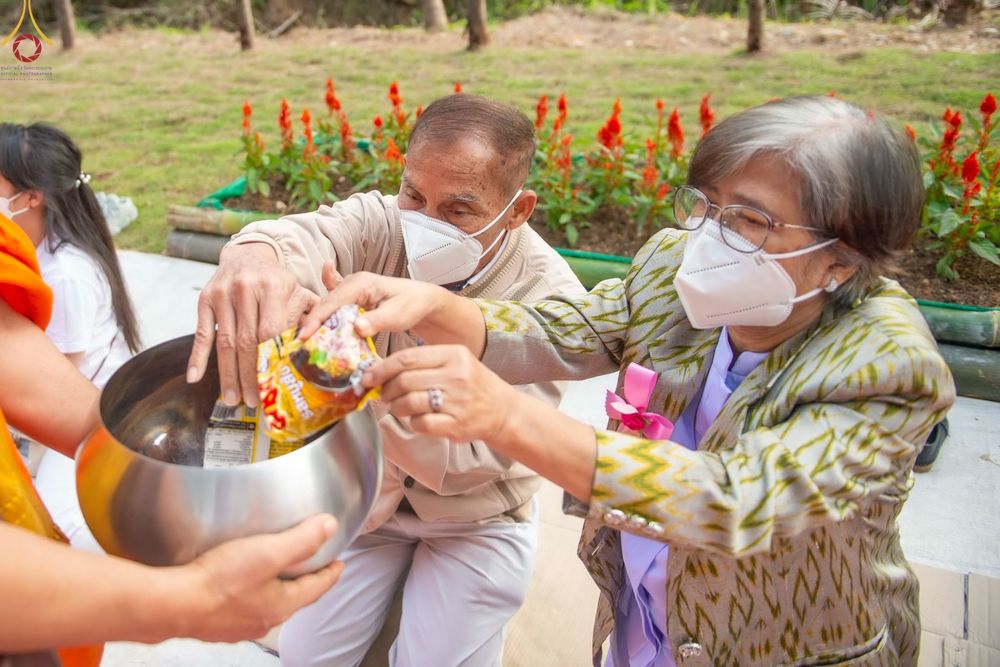ภาพ No.68559:พิธีเจริญพระพุทธมนต์และตักบาตรพระ ๑,๐๐๐ รูป บำเพ็ญกุศลเพื่อถวายพระพรชัยแด่ สมเด็จพระเจ้าลูกเธอเจ้าฟ้าพัชรกิติยาภา นเรนทิราเทพยวดี กรมหลวงราชสาริณีสิริพัชร มหาวัชรราชธิดา และ ฉลองเมืองลำปาง ๑,๓๔๒ ปี วันศุกร์ที่ ๓๐ ธันวาคม พ.ศ.๒๕๖๕ ณ ศูนย์ปฏิบัติธรรมลำปาง 