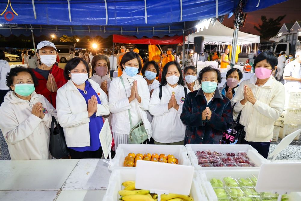 ภาพ No.74607:พิธีถวายภัตตาหารเป็นสังฆทาน แด่คณะพระธรรมยาตราฯ ในโครงการธรรมยาตรากตัญญูบูชา มหาปูชนียาจารย์ พระมงคลเทพมุนี(สด จนฺทสโร) พระผู้ปราบมาร อนุสรณ์สถาน 7 แห่ง ปีที่ 11 วันที่ 28 มกราคม พ.ศ. 2566