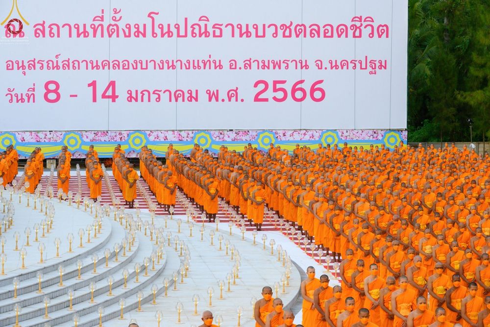 ภาพ No.70173:พิธีจุดประทีปถวายเป็นพุทธบูชา และบูชาธรรมมหาปูชนียาจารย์ ในโครงการธรรมยาตรากตัญญูบูชา มหาปูชนียาจารย์ พระมงคลเทพมุนี(สด จนฺทสโร) พระผู้ปราบมาร ปีที่ 11 ณ อนุสรณ์สถานลำดับที่ 2 สถานที่ตั้งมโนปณิธานบวชตลอดชีวิต อนุสรณ์สถานคลองบางนางแท่น อ.สามพราน จ.นครปฐม 