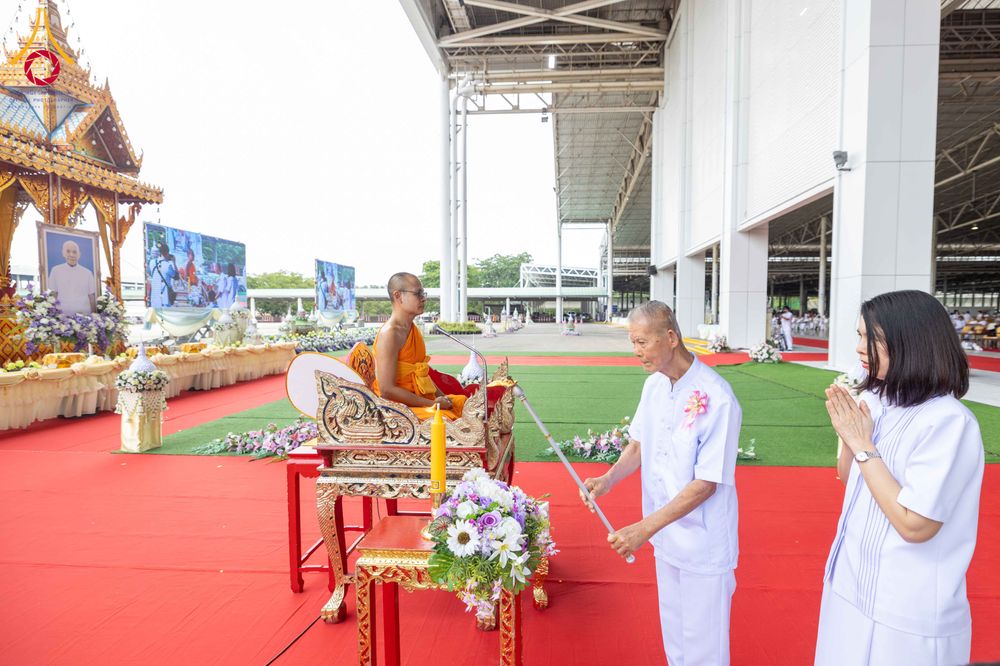 ภาพ No.316480:วันอาทิตย์ที่ 29 มีนาคม พ.ศ. 2569 พิธีทอดผ้าบังสุกุลและพิธีชำระร่าง โยมพ่อณรงค์ จินตมากุล  สิริอายุ 99 ปี 11 เดือน โยมบิดา พระครูปลัดรัตนวีรวัฒน์ (รังสฤษดิ์ อิทฺธิจินตโก) ที่ปรึกษาเจ้าคณะจังหวัดปทุมธานี เจ้าอาวาสวัดพระธรรมกาย  ณ ฌาปนสถานชั่วคราว ทางเข้า 