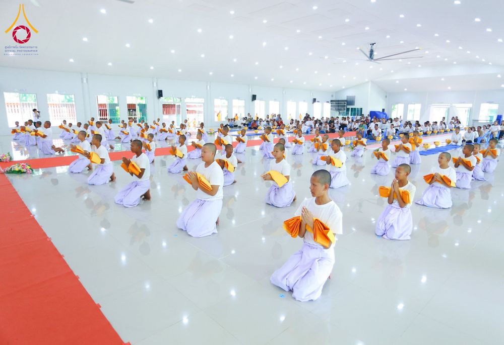 ภาพ No.319665:วันเสาร์ที่ 4 เมษายน พ.ศ.2569 พิธีขอขมา มอบผ้าไตร บรรพชาสามเณร ศูนย์อบรมเยาวชนนครปฐม