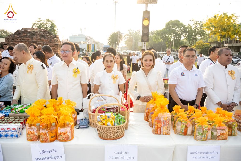 ภาพ No.318069:วันเสาร์ที่ 4 เมษายน พ.ศ. 2569 งานทำบุญเมืองใจกลางอยุธยา  ตักบาตรพระ 1,109 รูป ณ ถนนชีกุน หน้าวัดมหาธาตุ และวัดราชบูรณะ