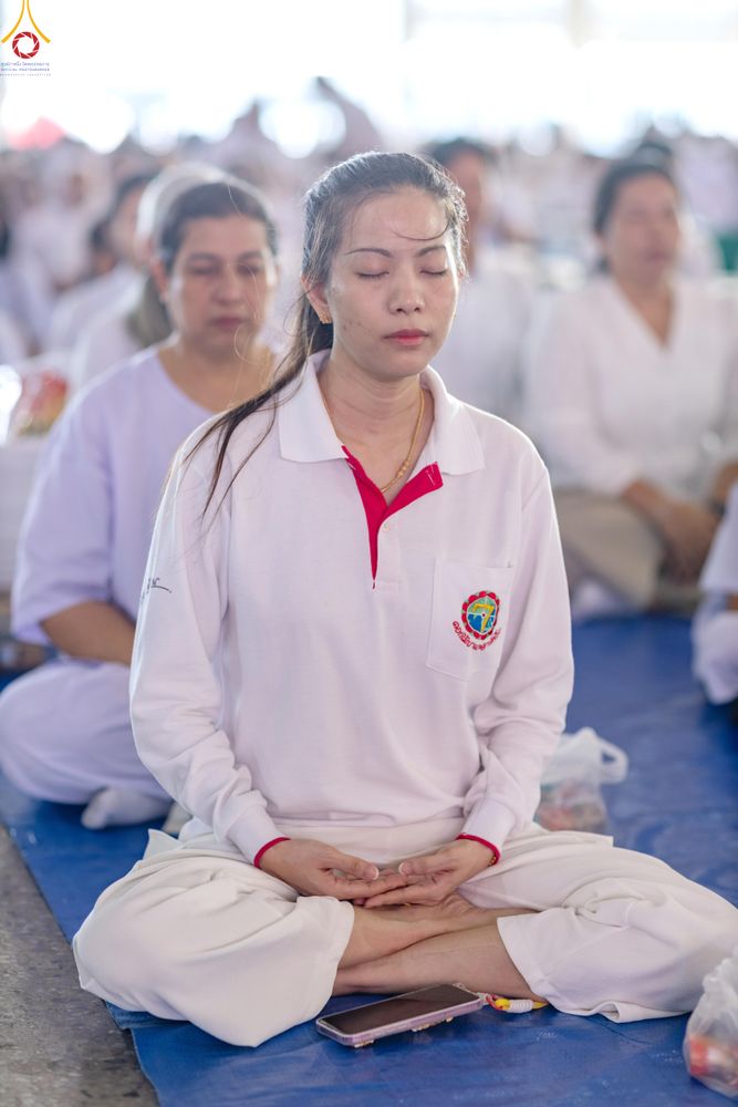 ภาพ No.327914:วันที่ 3 พฤษภาคม พ.ศ.2569 พิธีตักบาตร ข้าวสารอาหารแห้ง ณ บ้านแก้วเรือนทองคุณยายอาจารย์ฯ วัดพระธรรมกาย