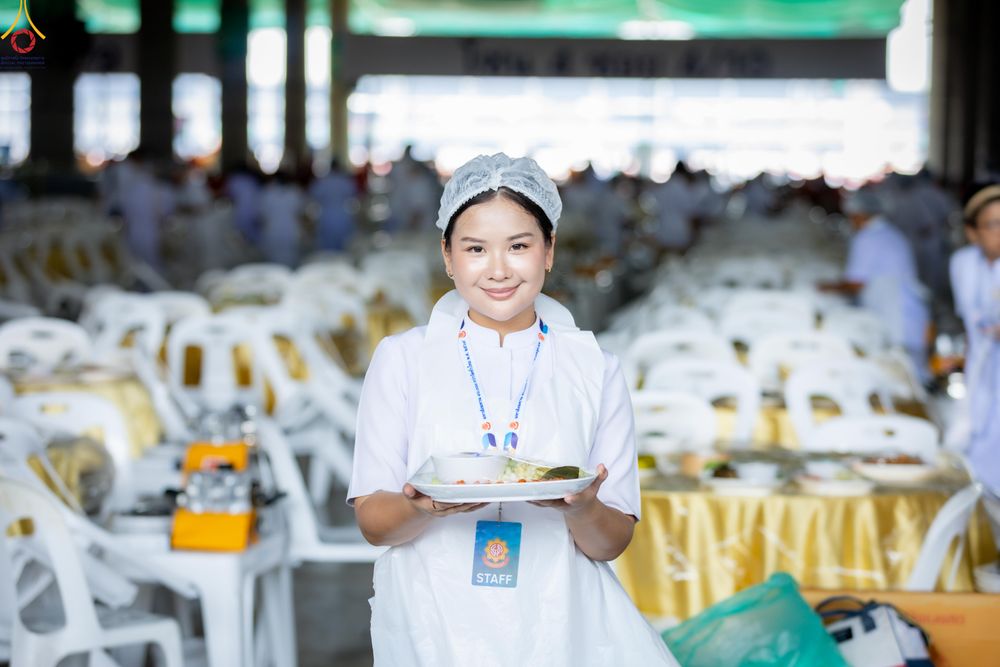 ภาพ No.323707:วันที่ 22 เมษายน พ.ศ.2569(วันคุ้มครองโลก) งานถวายมหาสังฆทาน 40,000 กว่าวัดทั่วประเทศ คณะสงฆ์ฉันภัตตาหารเพล