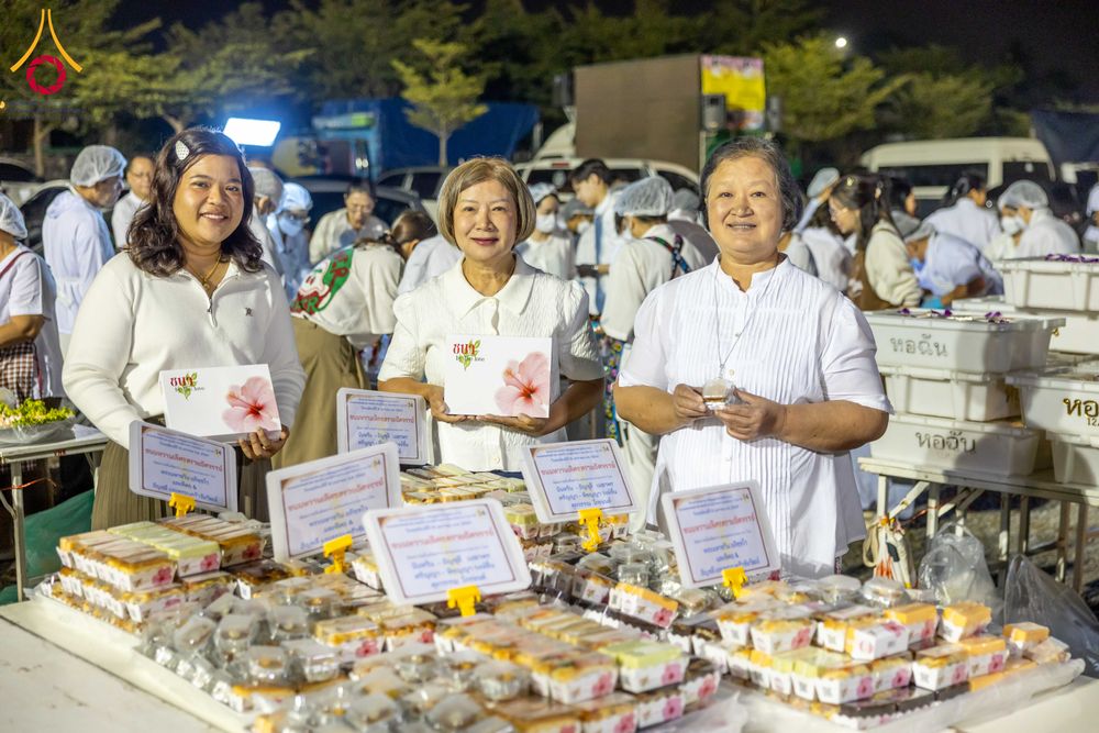 ภาพ No.294747:วันที่ 15 มกราคม พ.ศ. 2569 พิธีถวายภัตตาหารเป็นสังฆทาน แด่พระธรรมยาตรา ณ วัดโบสถ์บน ต.บางคูเวียง จ.นนทบุรี อนุสรณ์สถานลำดับที่ 4 สถานที่เกิดด้วยกายธรรม ในโครงการธรรมยาตรา กตัญญูบูชา มหาปูชนียาจารย์ พระมงคลเทพมุนี(สด จนฺทสโร) พระผู้ปราบมาร อนุสรณ์สถาน 7 แ