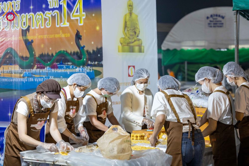 ภาพ No.297810:วันที่ 19 มกราคม พ.ศ. 2569 พิธีถวายภัตตาหารเป็นสังฆทาน แด่พระธรรมยาตรา ณ อนุสรณ์สถานบางปลา วัดบางปลา อำเภอบางเลน จังหวัดนครปฐม ในโครงการธรรมยาตรา กตัญญูบูชา มหาปูชนียาจารย์ พระมงคลเทพมุนี(สด จนฺทสโร) พระผู้ปราบมาร อนุสรณ์สถาน 7 แห่ง ปีที่ 14