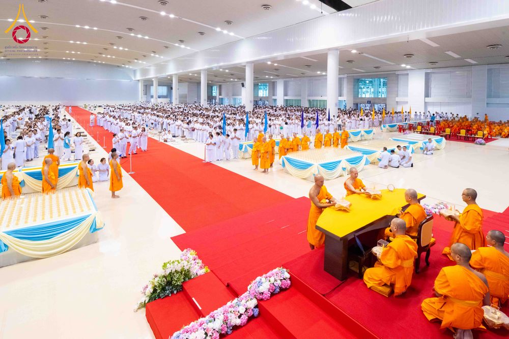 ภาพ No.337985:วันอาทิตย์ต้นเดือน 5 กรกฎาคม พ.ศ.2569 สัมมนาพิเศษ พิธีมอบพระของขวัญ ณ ห้องแก้วสารพัด1 วัดพระธรรมกาย