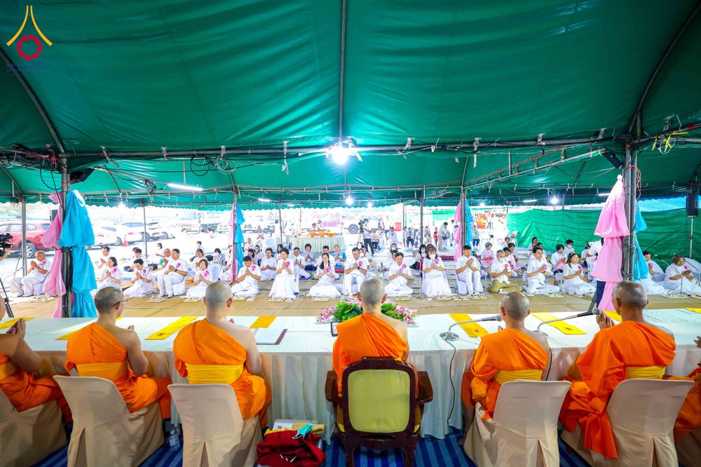 ภาพ No.299202:วันที่ 21 มกราคม พ.ศ. 2569 พิธีถวายภัตตาหารเป็นสังฆทาน แด่พระธรรมยาตรา ณ อนุสรณ์สถานบางปลา วัดบางปลา อำเภอบางเลน จังหวัดนครปฐม ในโครงการธรรมยาตรา กตัญญูบูชา มหาปูชนียาจารย์ พระมงคลเทพมุนี(สด จนฺทสโร) พระผู้ปราบมาร อนุสรณ์สถาน 7 แห่ง ปีที่ 14