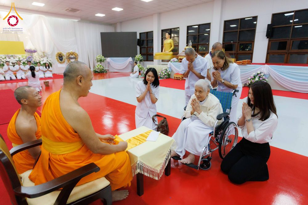 ภาพ No.316291:วันเสาร์ที่ 28 มีนาคม พ.ศ. 2569 พิธีบำเพ็ญกุศล คุณพ่อณรงค์ จินตมากุล  สิริอายุ 99 ปี 11 เดือน โยมบิดา พระครูปลัดรัตนวีรวัฒน์ (รังสฤษดิ์ อิทฺธิจินตโก) ที่ปรึกษาเจ้าคณะจังหวัดปทุมธานี เจ้าอาวาสวัดพระธรรมกาย  ณ ห้องปลูกศรัทธา 2 วัดพระธรรมกาย ปทุมธานี