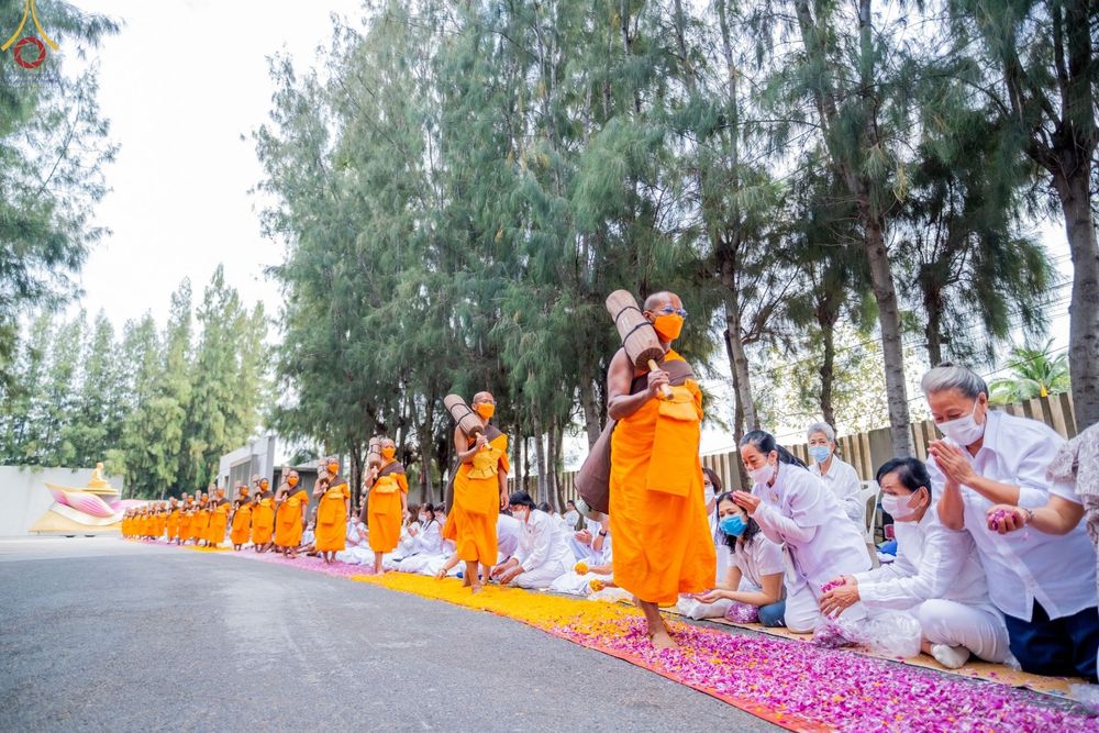 ภาพ No.69071:พิธีต้อนรับพระธรรมยาตรา ในโครงการธรรมยาตรากตัญญูบูชา มหาปูชนียาจารย์ พระมงคลเทพมุนี(สด จนฺทสโร) พระผู้ปราบมาร อนุสรณ์สถาน 7 แห่ง ปีที่ 11 วันที่ 3 มกราคม พ.ศ. 2566 ณ อนุสรณ์สถานมหาวิหารพระมงคลเทพมุนี จ.สุพรรณบุรี