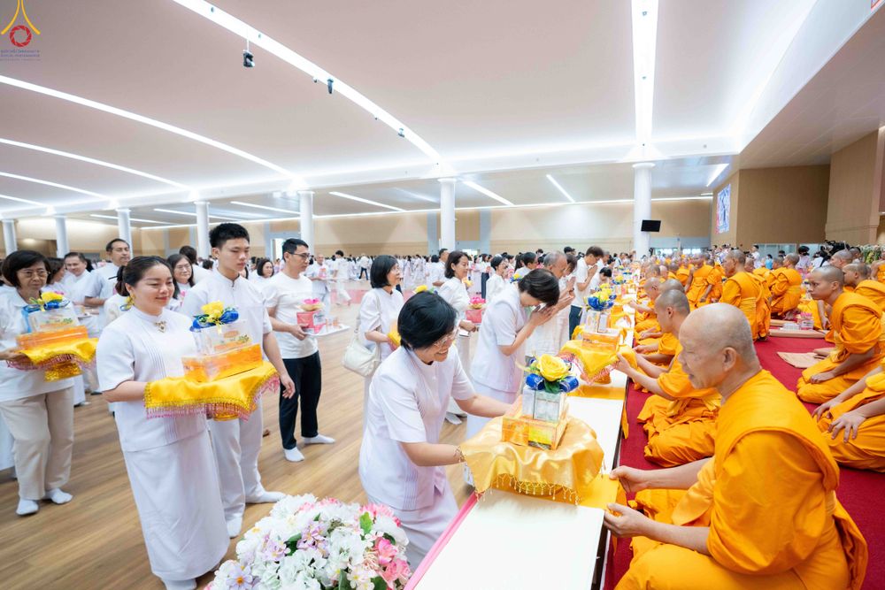 ภาพ No.343650:วันที่ 16 สิงหาคม พ.ศ.2569 พิธีถวายคิลานเภสัช และอุปกรณ์ทางการแพทย์ ณ ห้องแก้วสารพัดนึก2 วัดพระธรรมกาย