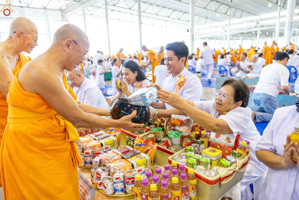 ภาพ No.345412:วันพฤหัสบดีที่ 27 สิงหาคม พ.ศ.2569 พิธีตักบาตรในวันธรรมชัย ณ สภาธรรมกายสากล วัดพระธรรมกาย ปทุมธานี