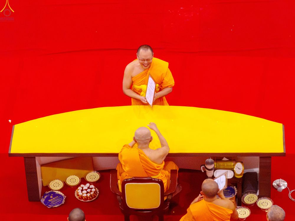 ภาพ No.339031:วันอาทิตย์ที่ 12 กรกฎาคม พ.ศ.2569 พิธีมุทิตาผู้สอบได้เปรียญธรรม ประโยค 1-2 ถึง ป.ธ.9 และ บ.ศ.1-2 ถึง บ.ศ.6 สำนักศาสนศึกษาวัดพระธรรมกาย ประจำปี 2569, พิธีมอบตราตั้งแต่งตั้งอาจารย์ใหญ่ สำนักศาสนศึกษาวัดพระธรรมกาย