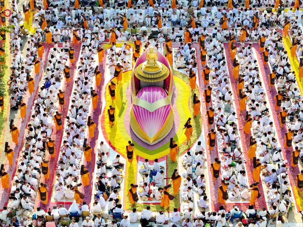 ภาพ No.295288:วันที่ 16 มกราคม พ.ศ. 2569 พิธีต้อนรับพระธรรมยาตรา อนุสรณ์สถานลำดับที่ 4 (ภาพชุดที่ 2) สถานที่เกิดด้วยกายธรรม ณ วัดโบสถ์บน ต.บางคูเวียง จ.นนทบุรี ในโครงการธรรมยาตรา กตัญญูบูชา มหาปูชนียาจารย์ พระมงคลเทพมุนี(สด จนฺทสโร) พระผู้ปราบมาร อนุสรณ์สถาน 7 แห่ง ปี