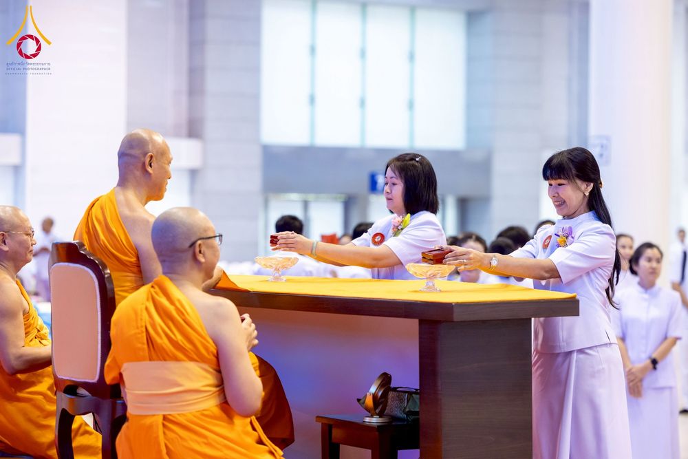 ภาพ No.264404:วันอาทิตย์ที่ 2 พฤศจิกายน พ.ศ. 2568 พิธีบูชาข้าวพระ ณ สภาธรรมกายสากล วัดพระธรรมกาย