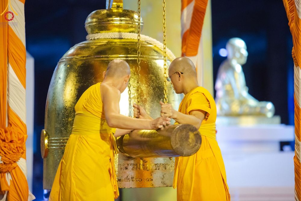 ภาพ No.154922:พิธีจุดประทีป, พิธีฉลองชัยสวดมนต์บทธัมมจักกัปปวัตนสูตร ณ มหารัตนวิหารคด วัดพระธรรมกาย วันอังคารที่ 17 กันยายน พ.ศ. 2567