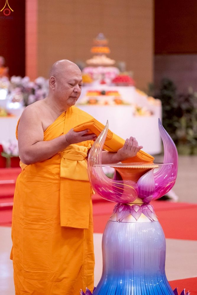 ภาพ No.277591:วันอาทิตย์ต้นเดือนที่ 7 ธันวาคม พ.ศ.2568 พิธีทอดผ้าป่าต้นสมบัติจักรพรรดิ ณ สภาธรรมกายสากล วัดพระธรรมกาย