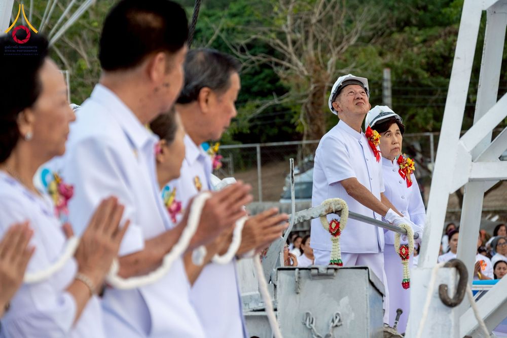 ภาพ No.275195:วันอาทิตย์ที่ 30 พฤศจิกายน พ.ศ. 2568 พิธีตอกเสาเข็ม "สร้างองค์พระเจดีย์เพื่อสร้างสันติภาพโลก" ต้นสุดท้าย ณ ศูนย์ปฏิบัติธรรมระยอง (บ้านช่องลม)