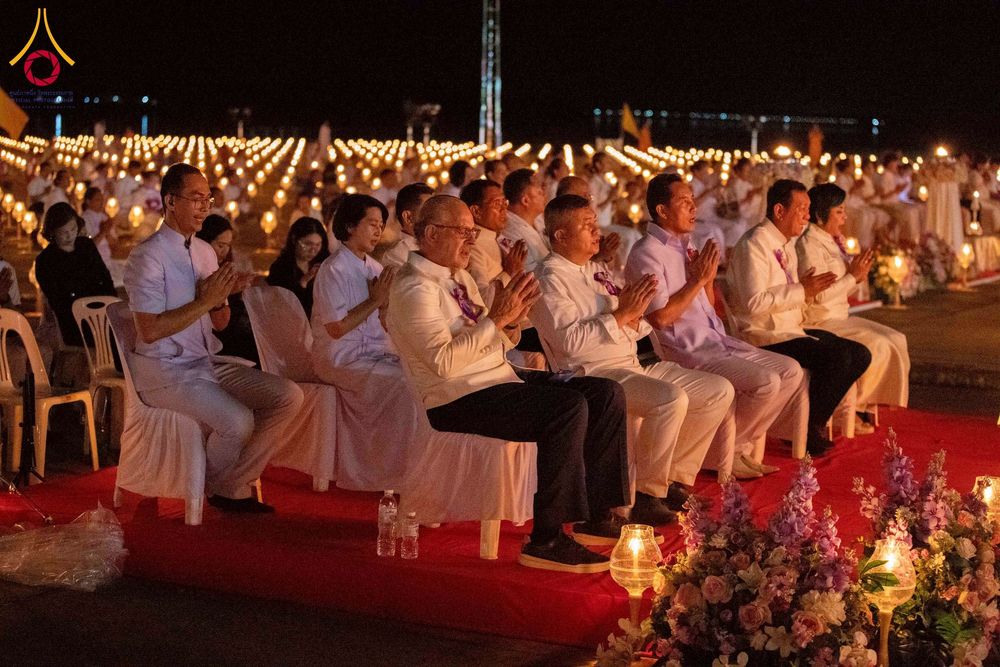 ภาพ No.266211:วันพุธที่ 5 พฤศจิกายน พ.ศ. 2568 (วันพระ ขึ้น 15 ค่ำ เดือน 12) พิธีจุดประทีปโคมลาน, โคมลอย และลอยกระทง ถวายประทีปเป็นพุทธบูชา สร้างความสว่างไสวให้กับแผ่นดินด้วยแสงธรรม ณ พุทธอุทยานนานาชาติ จังหวัดหนองคาย