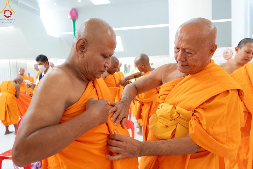 ภาพ No.199780:โครงการอุปสมบทหมู่บูชาธรรม 116 ปี คุณยายอาจารย์มหารัตนอุบาสิกาจันทร์ ขนนกยูง โครงการอุปสมบทหมู่ธรรมทายาท ระดับอุดมศึกษา รุ่นที่ 51 ภาคฤดูหนาว  ณ โบสถ์พระไตรปิฏก วัดพระธรรมกาย จ.ปทุมธานี  วันที่ 11 มกราคม พ.ศ. 2568 โดยมีพระครูปลัดรัตนวีรวัฒน์ เจ้าอาวาสวัด
