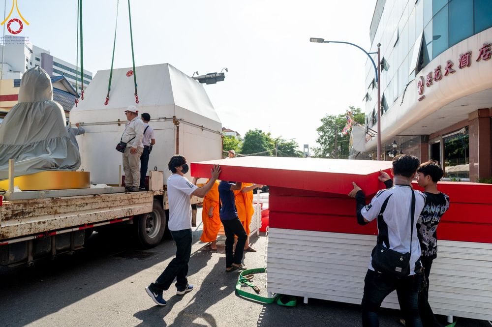 ภาพ No.151741:V.55 ทีมใหญ่ที่หาดใหญ่ เจ้าหน้าที่ทุกสถานะ หลายสัญชาติ ร่วมกันจัดงานตักบาตรที่หาดใหญ่ วันที่ 10-11 สิงหาคม พ.ศ. 2567