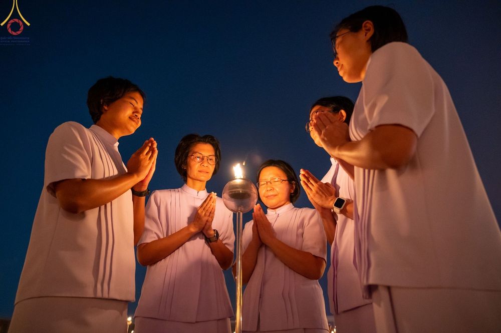 ภาพ No.77304:พิธีจุดมาฆประทีป ในวันมาฆบูชา อาทิตย์ต้นเดือนที่ 6 มีนาคม พ.ศ. 2566 ณ วัดพระธรรมกาย อ.คลองหลวง จ.ปทุมธานี