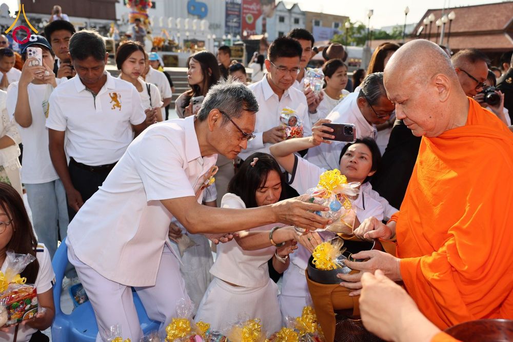 ภาพ No.312659:วันอาทิตย์ที่ 8 มีนาคม พ.ศ.2569 ทำบุญเมืองนครราชสีมา 558 ปี ตักบาตรพระ 10,000 รูป