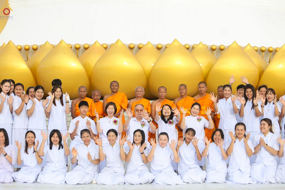 ภาพ No.302761:วันที่ 24 มกราคม พ.ศ. 2569 พิธีตักบาตรพระธรรมยาตรา(ภาพชุดที่ 2) ณ อนุสรณ์สถานลำดับที่ 5 สถานที่เผยแผ่วิชชาธรรมกายครั้งแรก อนุสรณ์สถานบางปลา วัดบางปลา อำเภอบางเลน จังหวัดนครปฐม ในโครงการธรรมยาตรา กตัญญูบูชา มหาปูชนียาจารย์ พระมงคลเทพมุนี(สด จนฺทสโร) พระผู