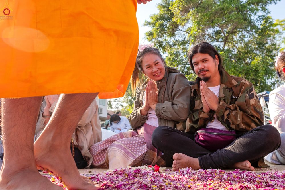 ภาพ No.292983:วันที่ 11 มกราคม พ.ศ. 2569 พิธีต้อนรับพระธรรมยาตรา ณ อนุสรณ์สถานลำดับที่ 3 (ภาพชุดที่ 2) สถานที่เกิดในเพศสมณะ วัดสองพี่น้อง อำเภอสองพี่น้อง จังหวัดสุพรรณบุรี ในโครงการธรรมยาตรา กตัญญูบูชา มหาปูชนียาจารย์ พระมงคลเทพมุนี(สด จนฺทสโร) พระผู้ปราบมาร อนุสรณ์สถ