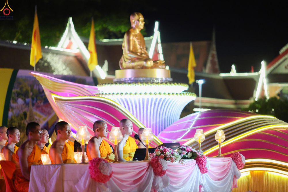 ภาพ No.294191:วันที่ 13 มกราคม พ.ศ. 2569 พิธีจุดประทีปถวายเป็นพุทธบูชา และบูชาธรรมมหาปูชนียาจารย์  (ภาพชุดที่ 2) ณ วัดสองพี่น้อง ต.ต้นตาล อ.สองพี่น้อง จ.สุพรรณบุรี ในโครงการธรรมยาตรา กตัญญูบูชา มหาปูชนียาจารย์ พระมงคลเทพมุนี(สด จนฺทสโร) พระผู้ปราบมาร อนุสรณ์สถาน 7 แห่